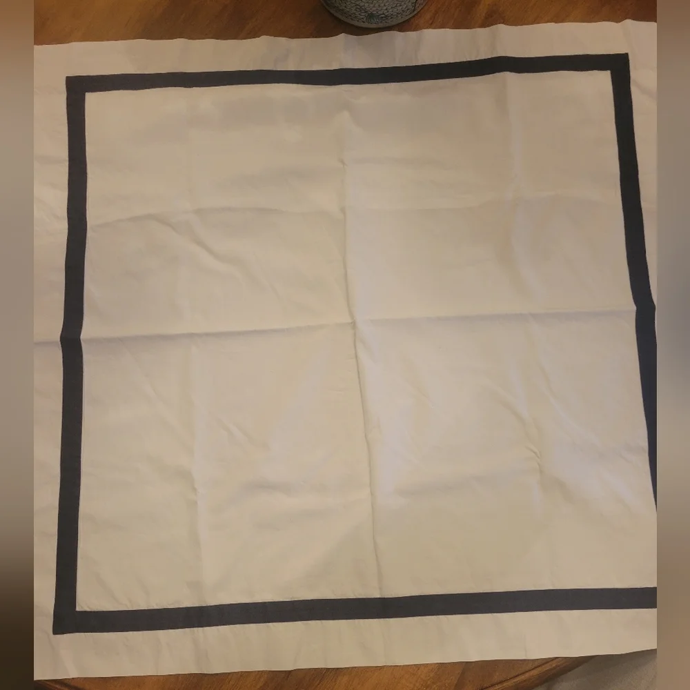 MATOUK Lowell EURO SHAM navy White Egyptian Cotton 27x27